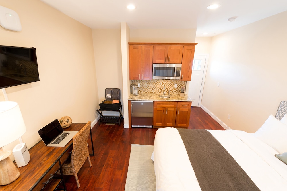 Room, Kitchenette (Downstairs, No Pets)