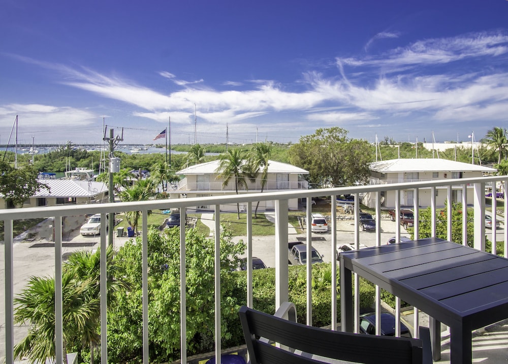 Suite, 1 Bedroom, Balcony, Bay View (King) - Photo 4