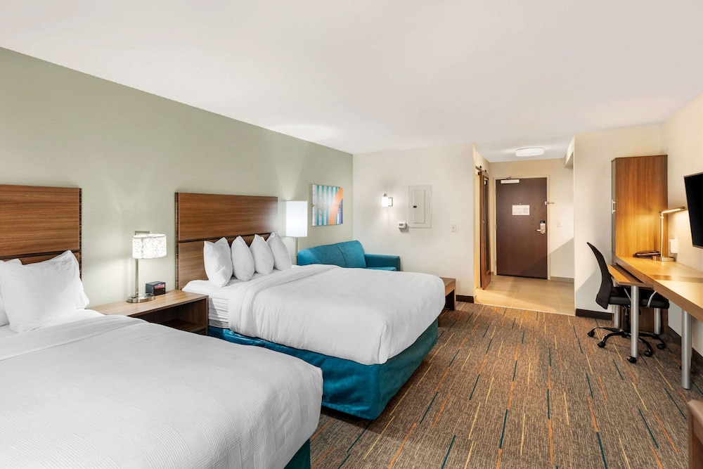 Suite, Multiple Beds, Accessible, Non Smoking (Hearing Accessible) - Photo 1