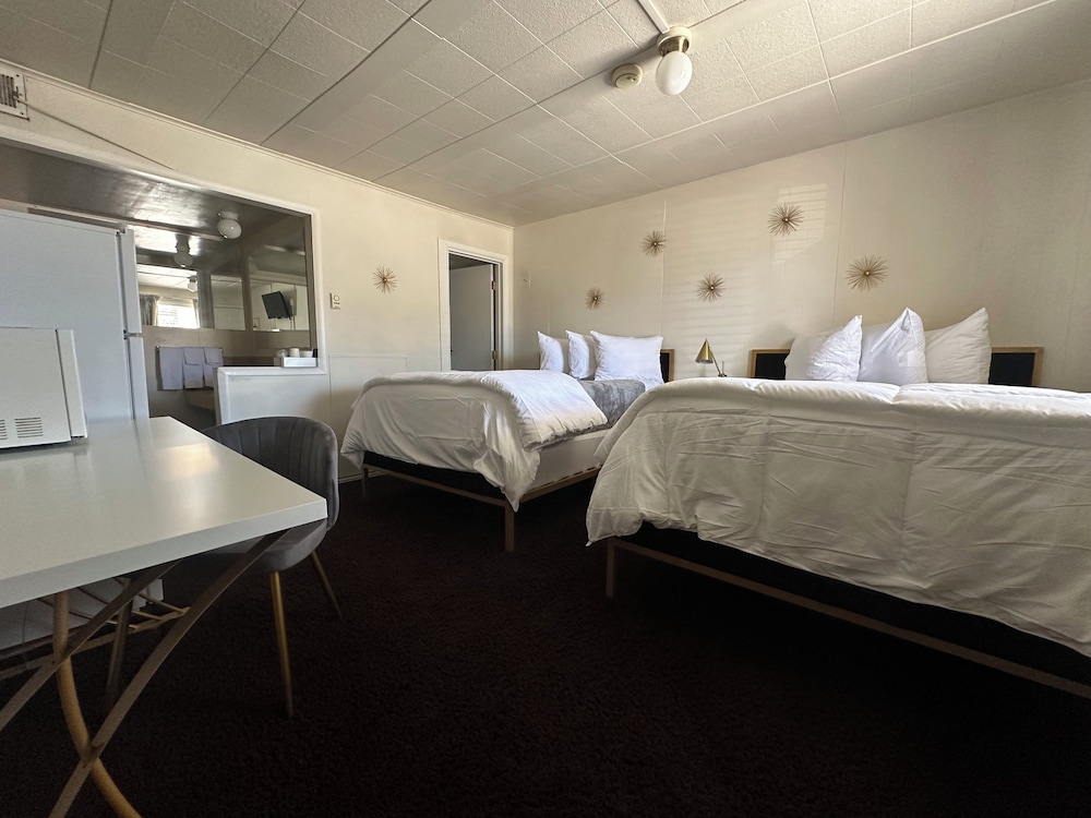 Standard Room, 2 Double Beds photo 3