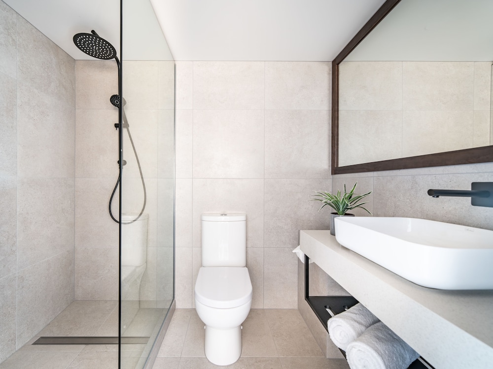 Lakeview Luxe - Photo 6