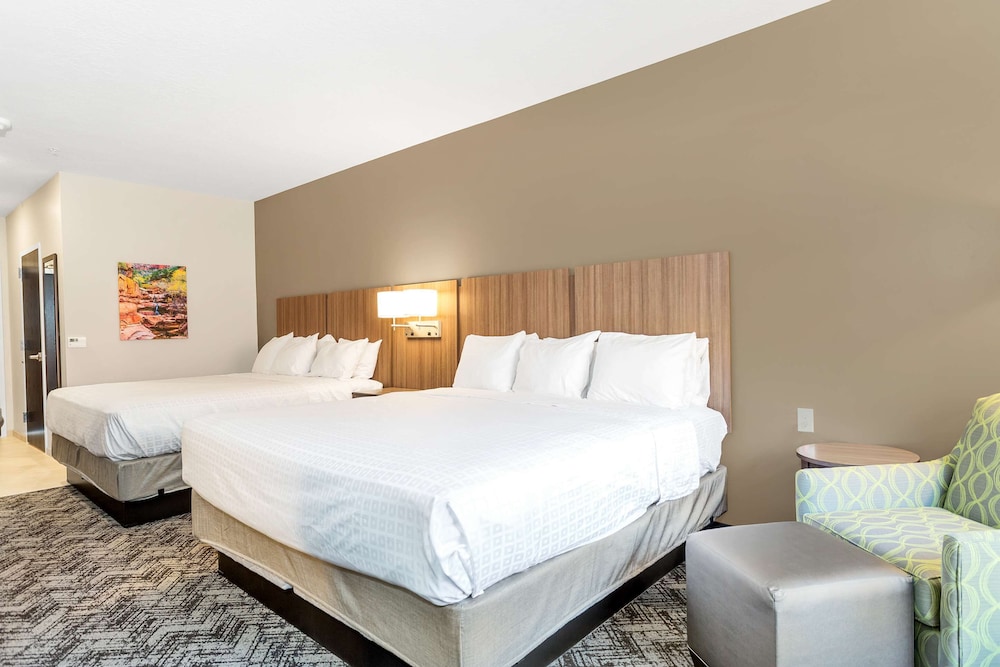 Standard Room, Multiple Beds, Non Smoking, Refrigerator & Microwave photo 2