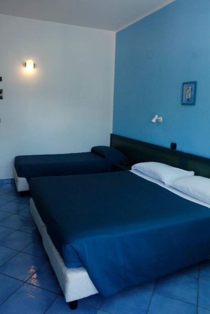 Economy Triple Room