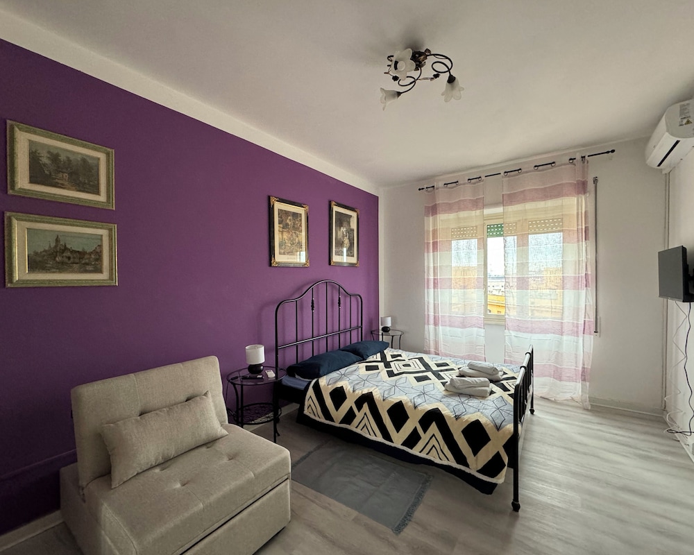 Purple room