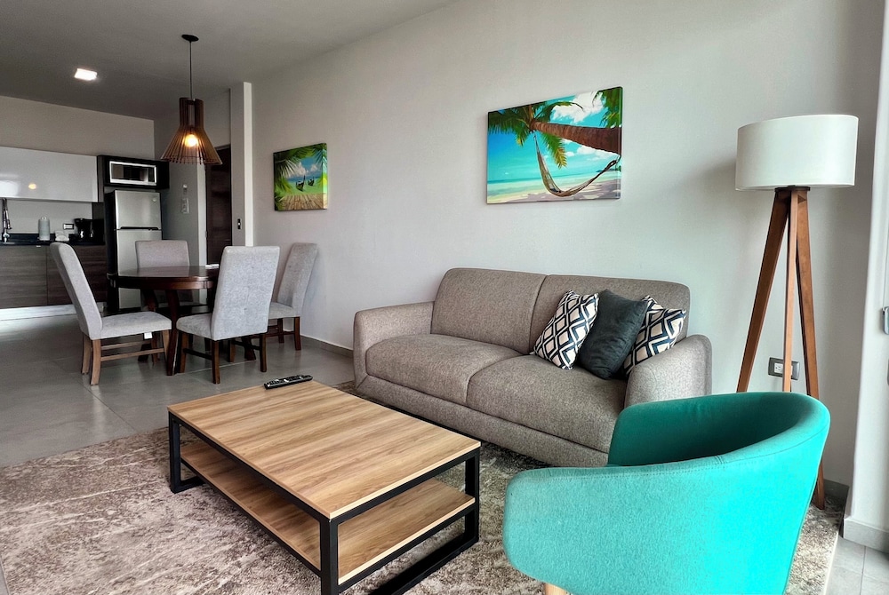 Family Condo, Kitchen, Garden View