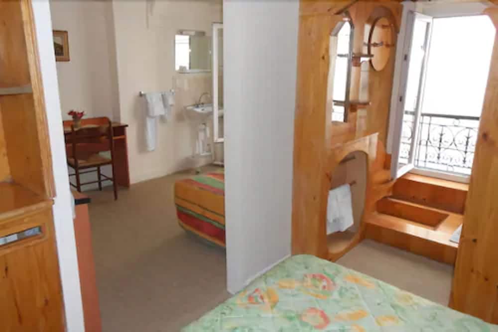 Triple Room, Private Bathroom (shared toilets) photo 1