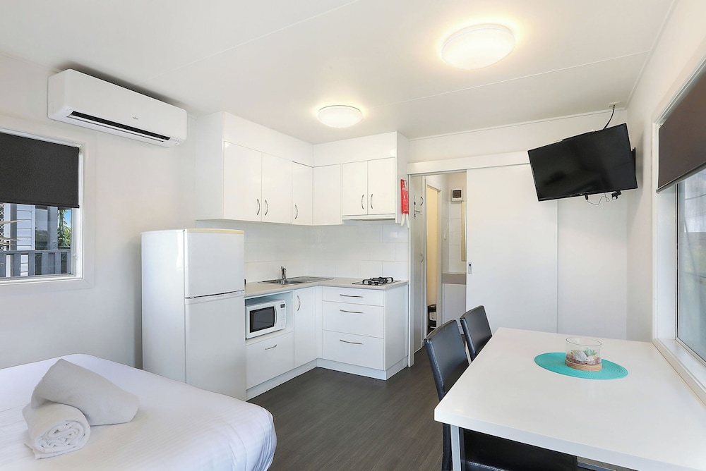 Standard Cabin - Sleeps 2 - Dog Friendly photo 2