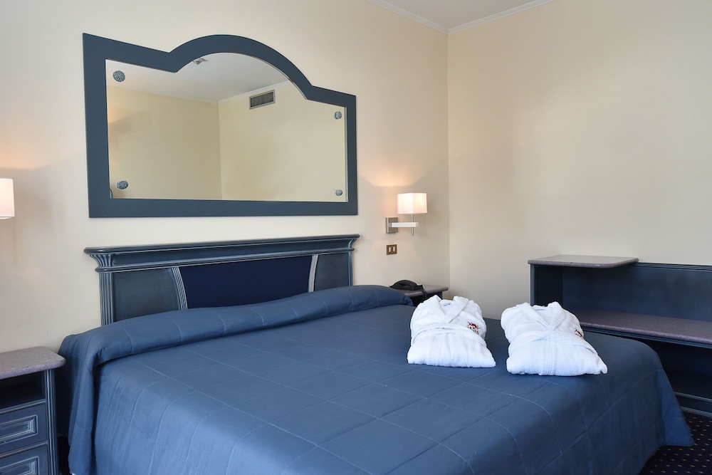 Comfort Double Room, Partial Sea View (Large)