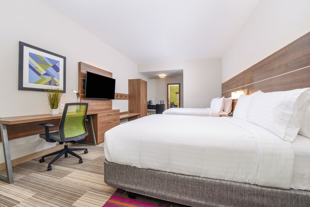 Suite, 2 Queen Beds, Accessible (Comm, Transfer Shower)