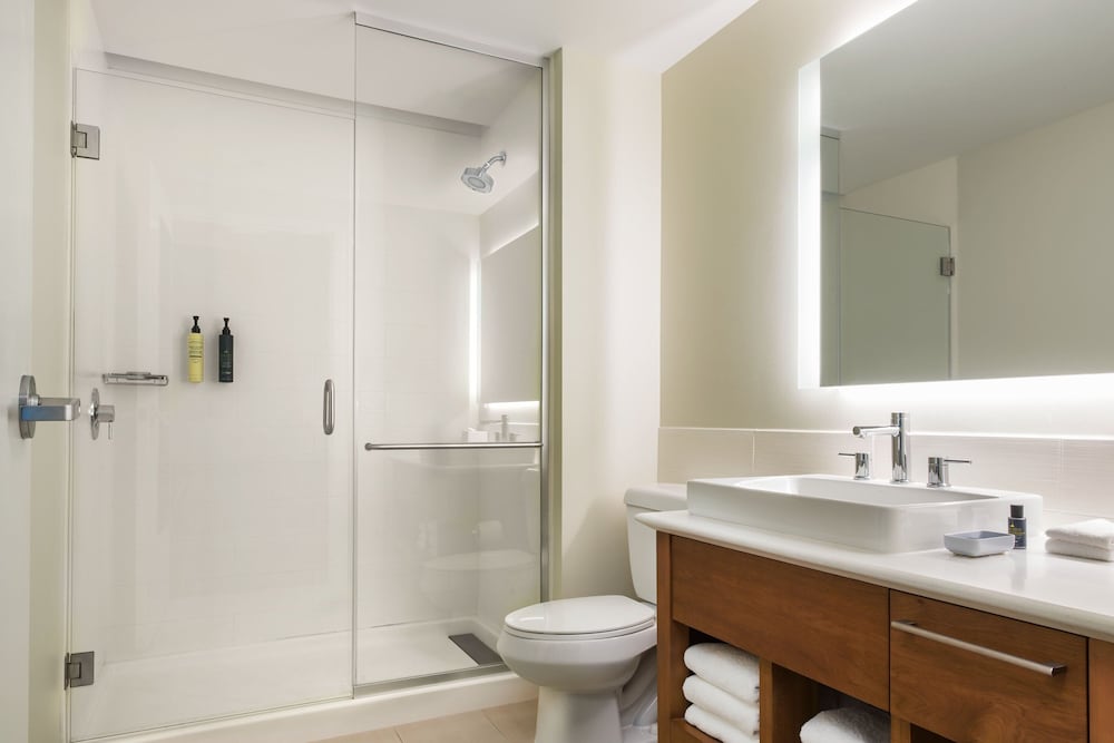 Suite, 1 Bedroom (Mobility Accessible, Transfer Shower) thumbnail 6