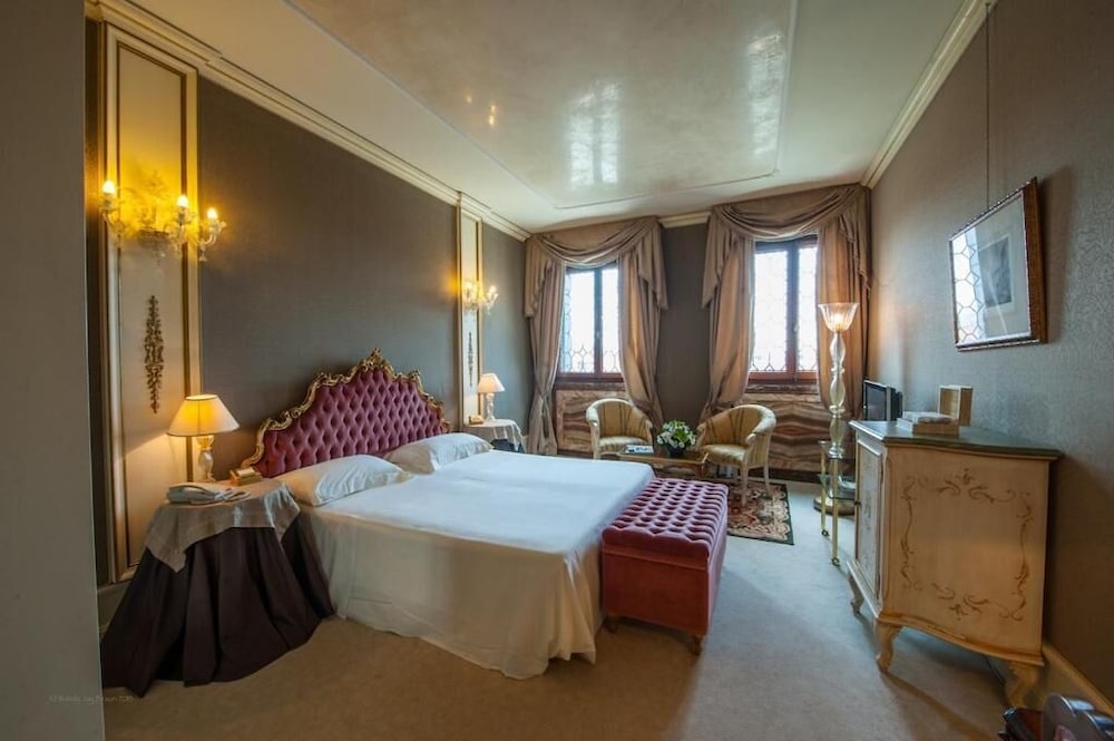 Deluxe Double or Twin Room, Canal View