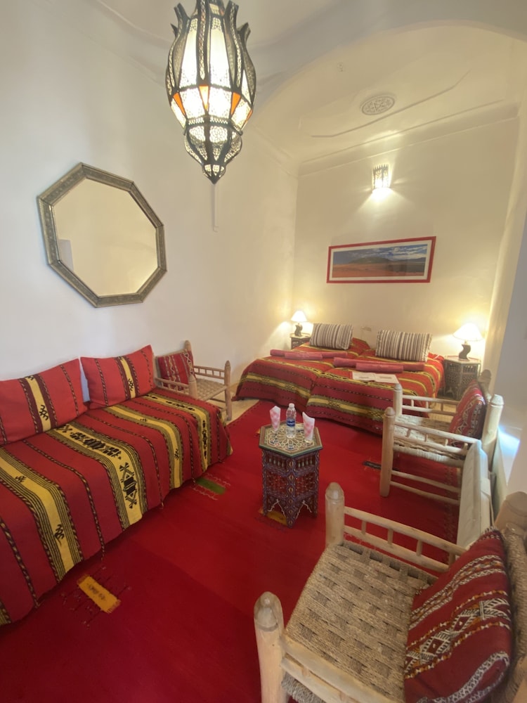 Superior Triple Room (Rouge)