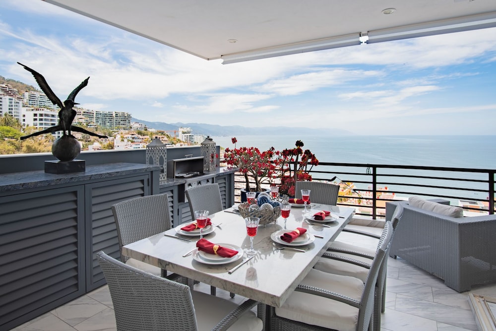 2 Bed Ocean Front View Suite photo 1