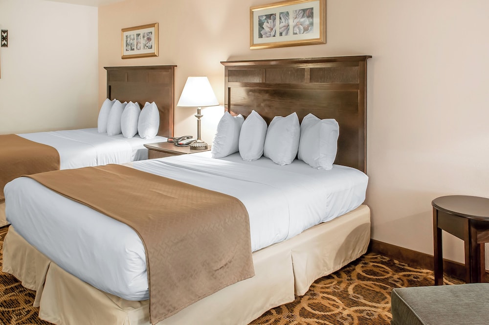 Suite, 2 Queen Beds, Accessible Bathtub (Mobility) photo 1