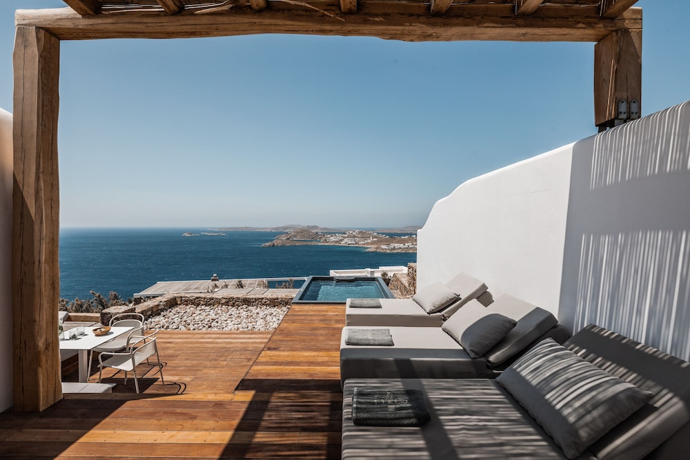 Executive Suite, 1 King Bed with Sofa bed, Jetted Tub, Sea View - Photo 5