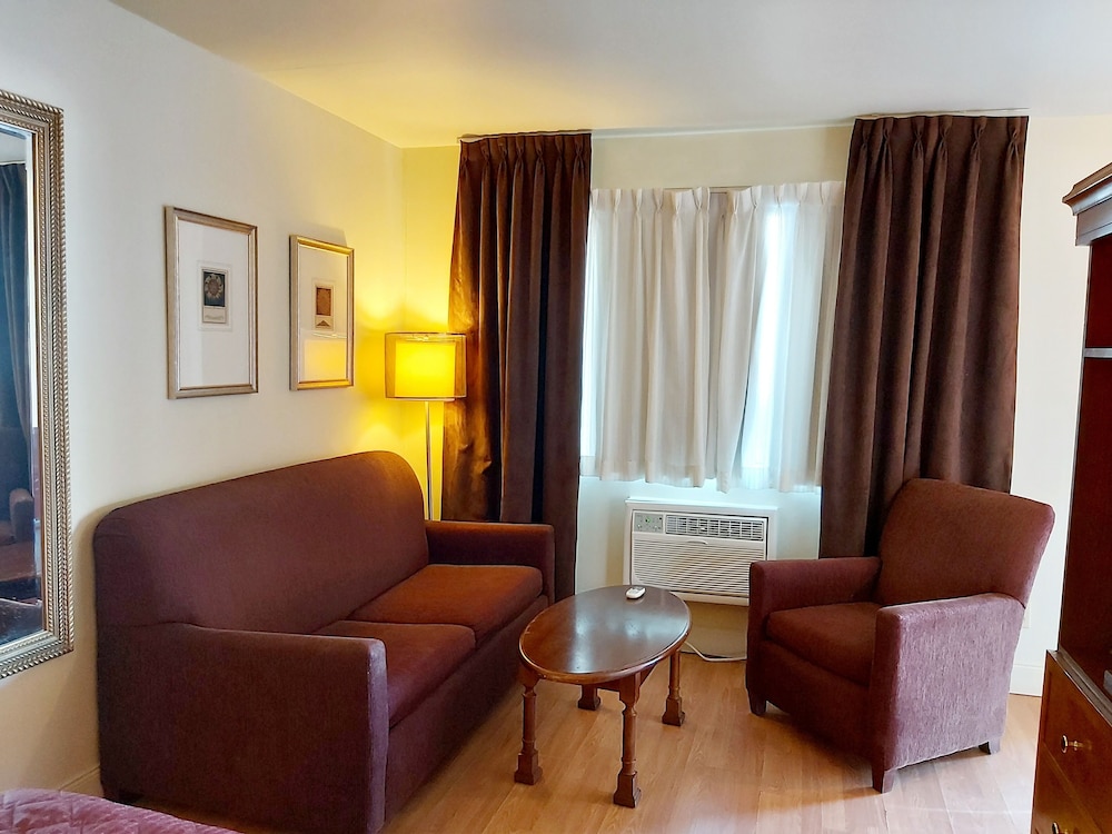 Standard Single Room, 1 Queen Bed with Sofa bed photo 2