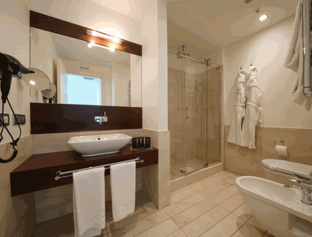 Suite - Photo 9