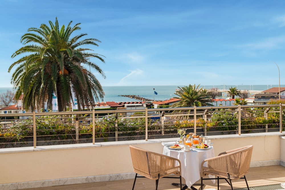 Suite, Terrace, Oceanfront - Photo 6