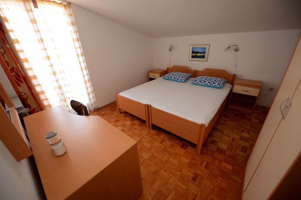 Apartment (A2)