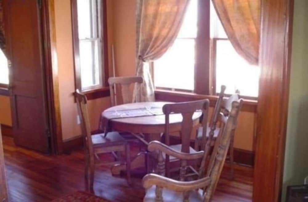Standard Suite, Ensuite (RL Stevenson) photo 3