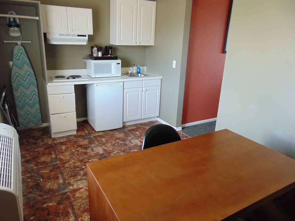Suite, 1 King Bed - Photo 2