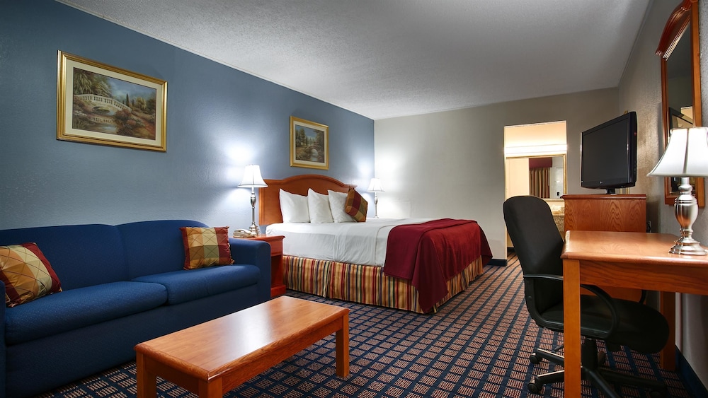 Standard Room, 1 King Bed With Sofa Bed, Smoking, Refrigerator & Microwave (With Sofabed) - Photo 2