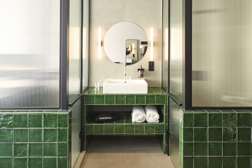 Double or Twin Room - Photo 13