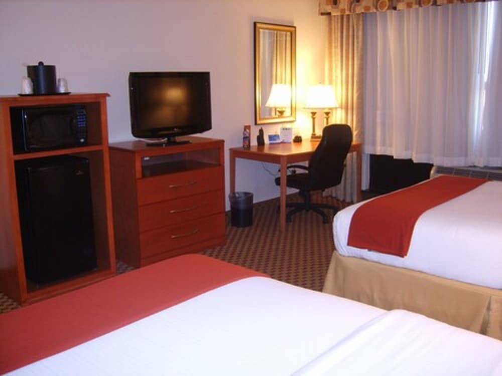 Standard Room, 2 Queen Beds - Photo 5