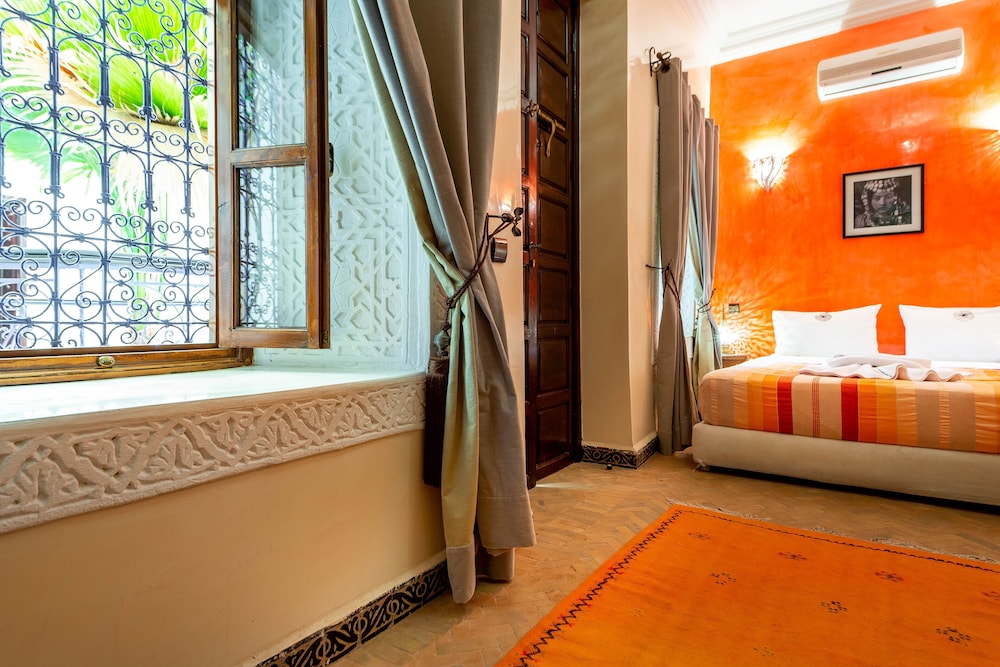 Deluxe Room - Photo 15