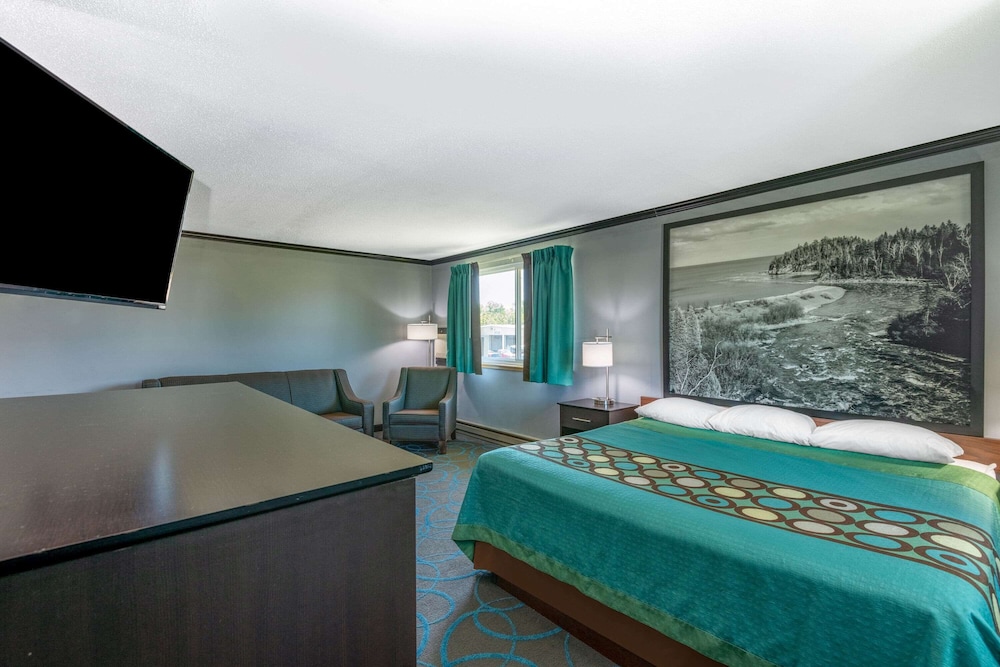 Studio Suite, 1 King Bed, Non Smoking photo 3