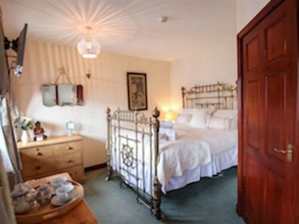 Superior Double Room, Ensuite (Brass Bed-Room 3) photo 3