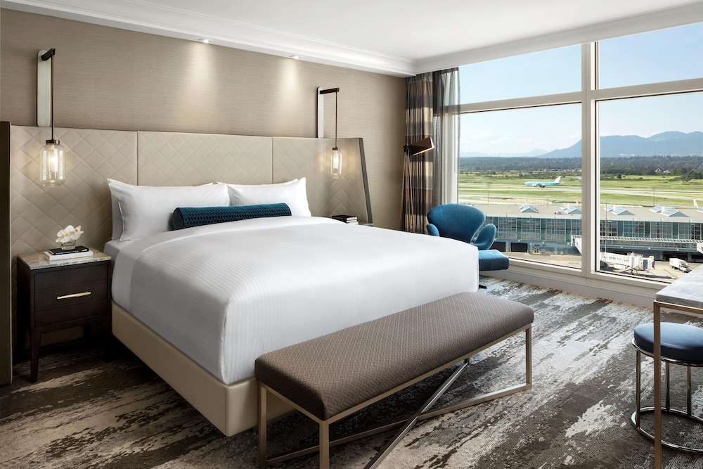 Fairmont Gold Runway View Room King, Non-Smoking