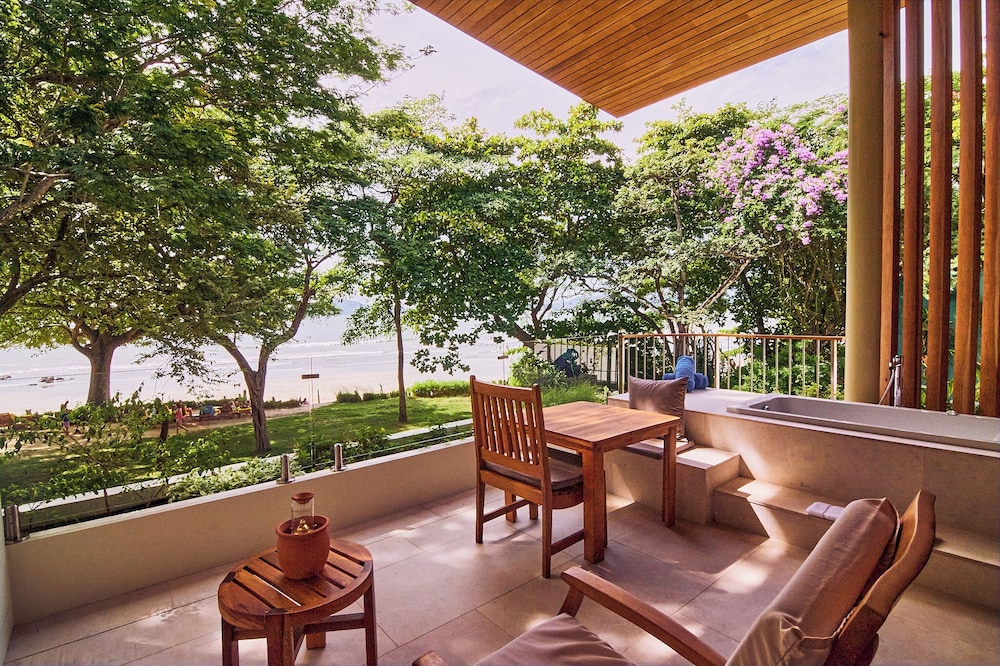Beachfront Suite Balcony