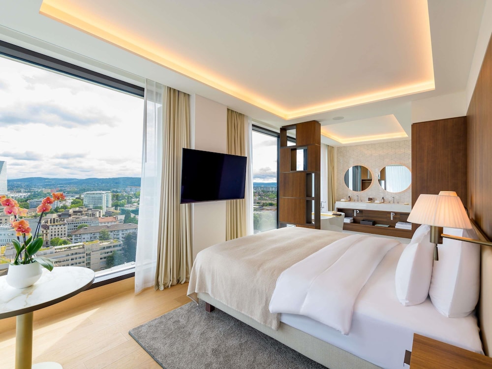 Grand Suite, 1 King Bed (High Floor) - Photo 1