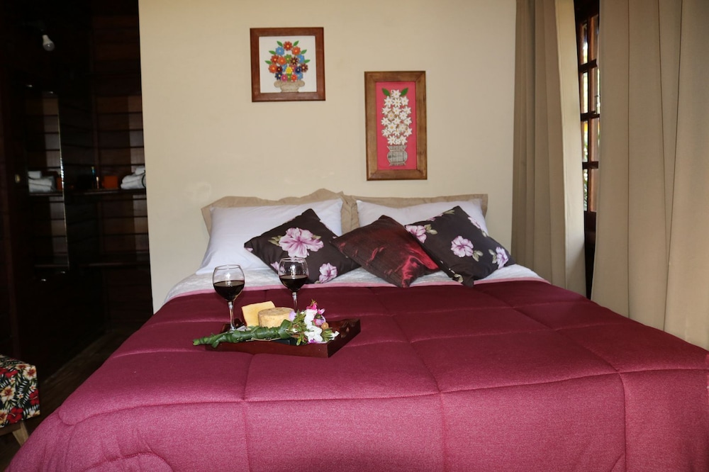 Standard Chalet, 1 Queen Bed, Pets Allowed, Garden View photo 2