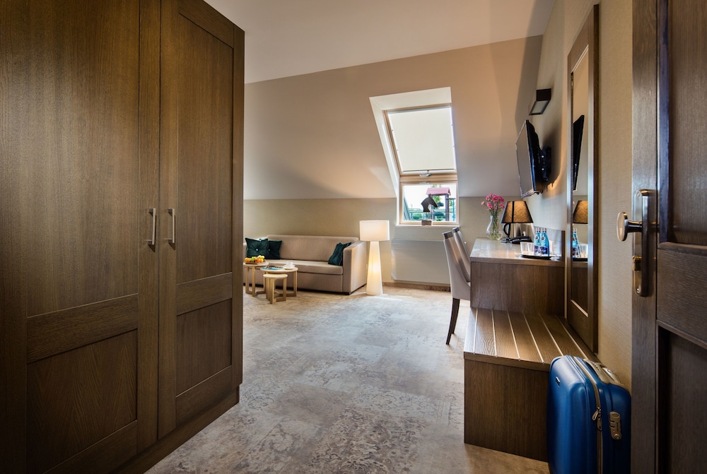 Deluxe Room, 1 Bedroom, Ensuite photo 3