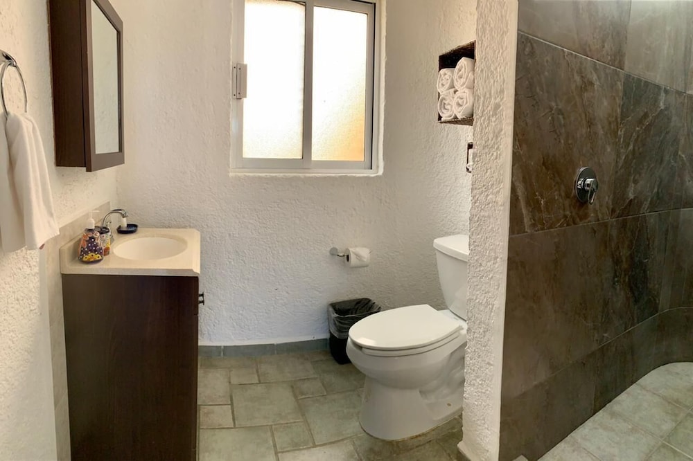 Comfort Villa, 2 Bedrooms, Pool Access photo 2