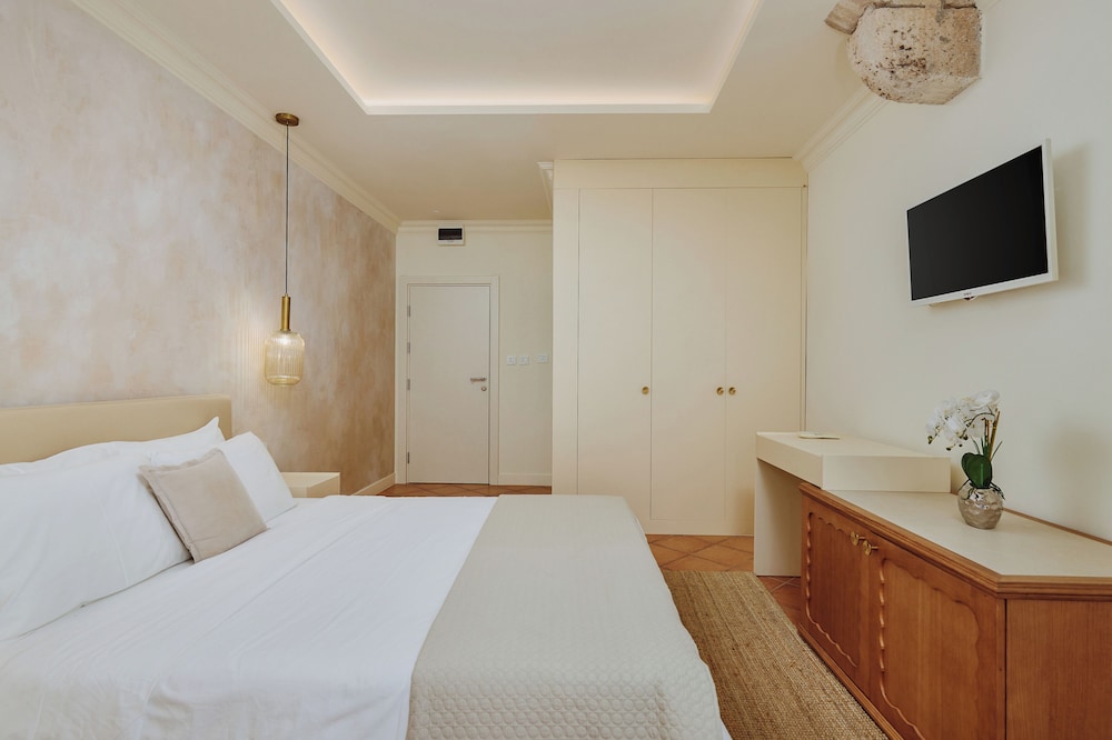 Deluxe Room with Private Entrance photo 3