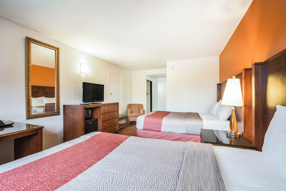 Standard Room, 2 Double Beds, Non Smoking - Photo 3