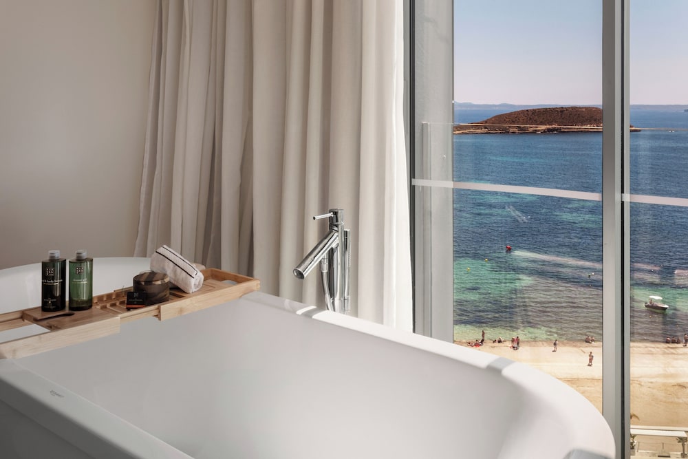 The Level, Junior Suite, Terrace, Sea View thumbnail 6