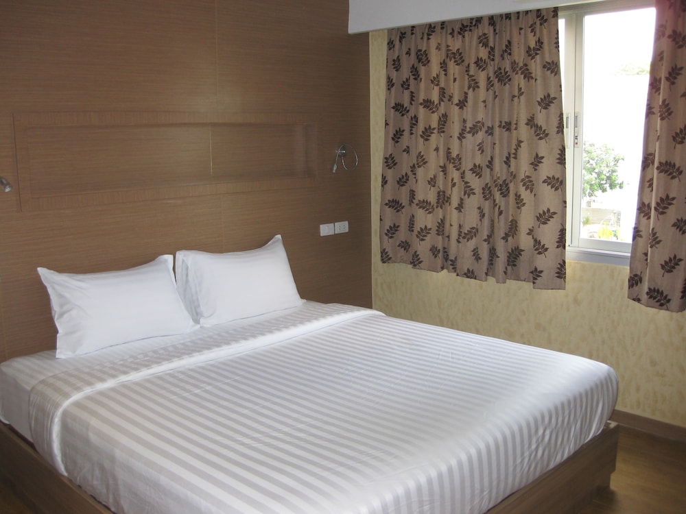 Double Room Single Use, Non Smoking, Private Bathroom photo 3