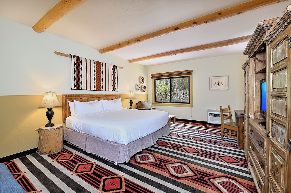 Suite, 1 King Bed (Sandia Suite)