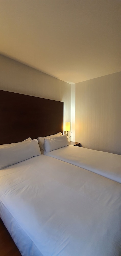 Twin Room - Photo 6