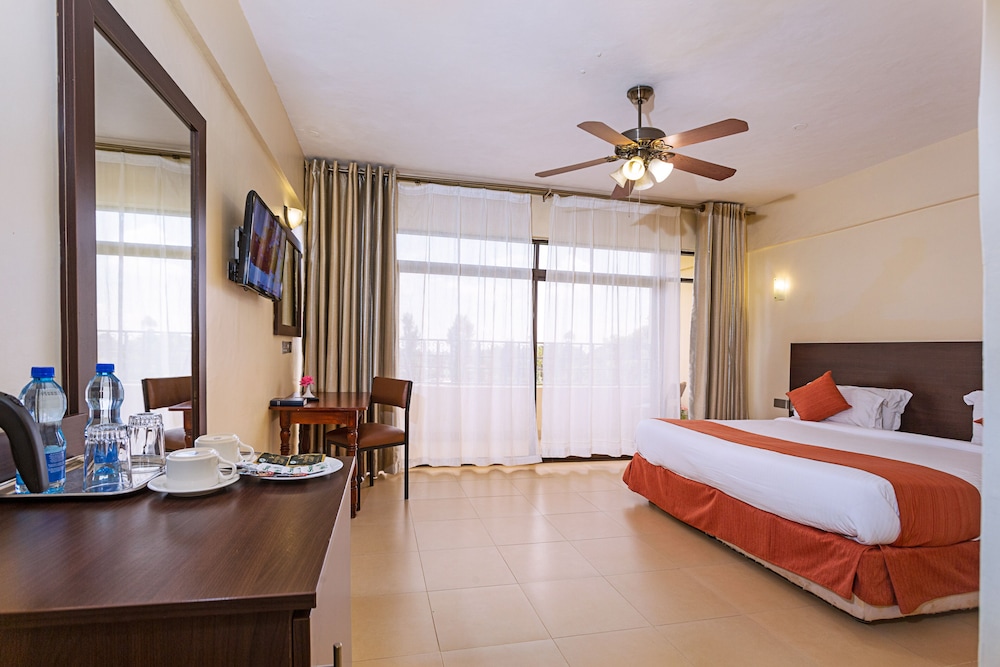 Deluxe Double Room, 1 Queen Bed, Balcony, Garden View photo 2