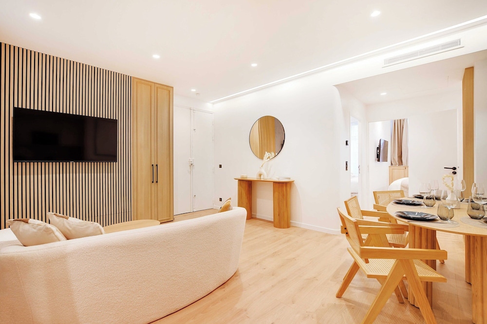 Apartment photo 2