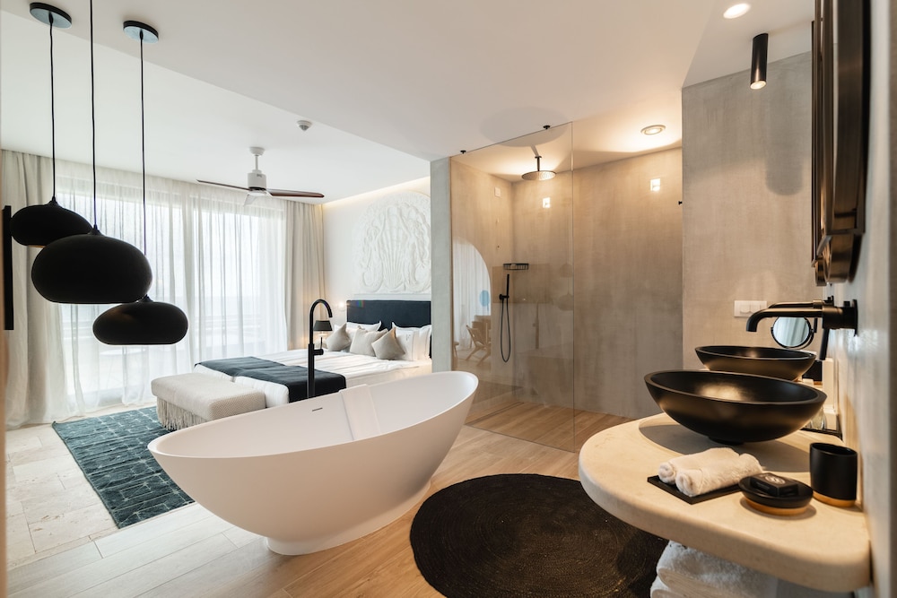 Luxury Apartment, 1 Bedroom, Balcony, Sea View (Free Access to AquaHouse & Beach) - Photo 6