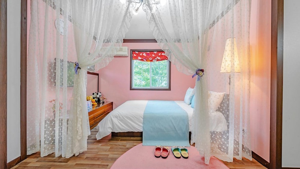 Room (Anemone) photo 1
