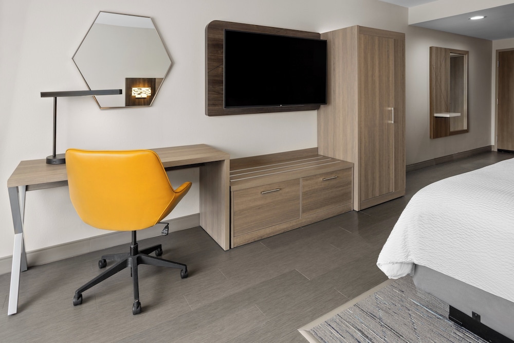 Standard Room, 2 Queen Beds, Non Smoking (Communications) - Photo 5