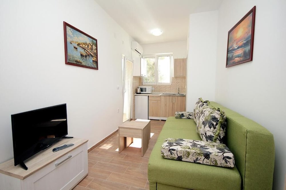 Basic Apartment