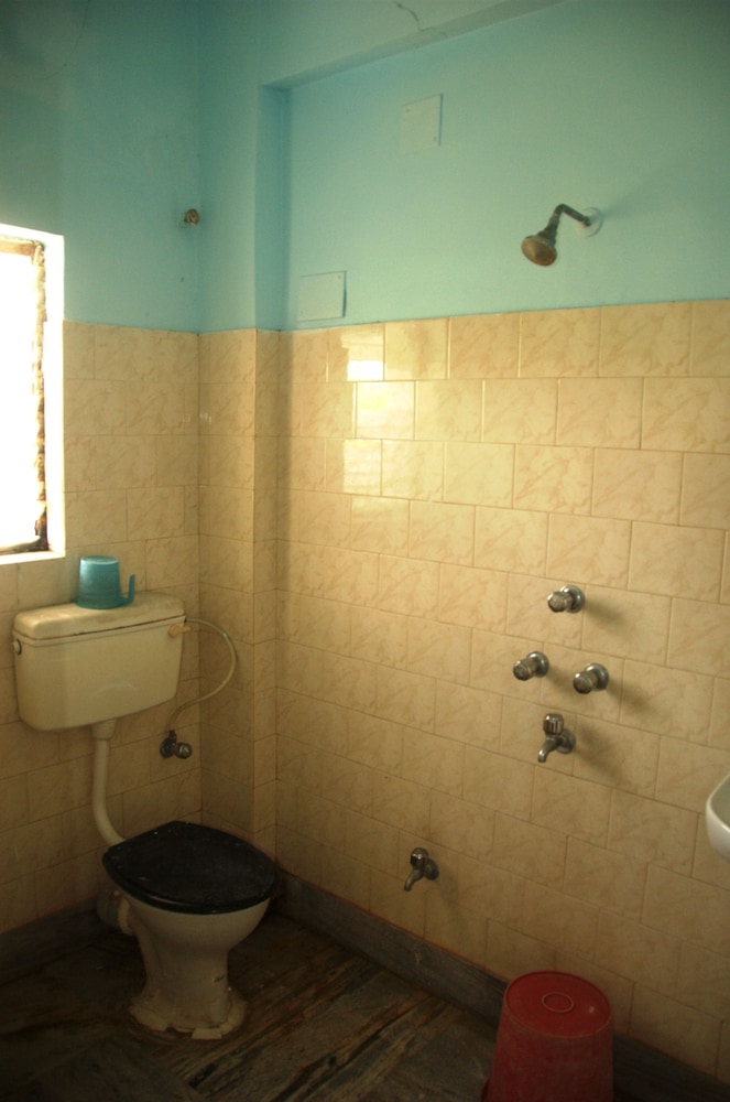 Double Room, Non AC, Smoking, Garden View photo 2